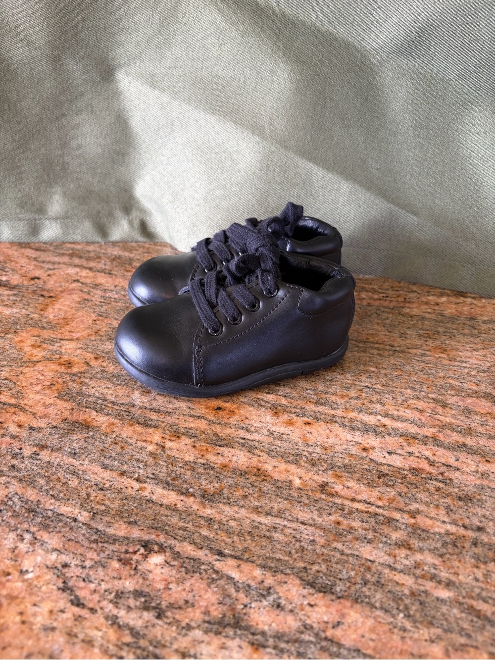 Stride Rite Kids Black Lace-Up Leatherette Shoes Size 5W
